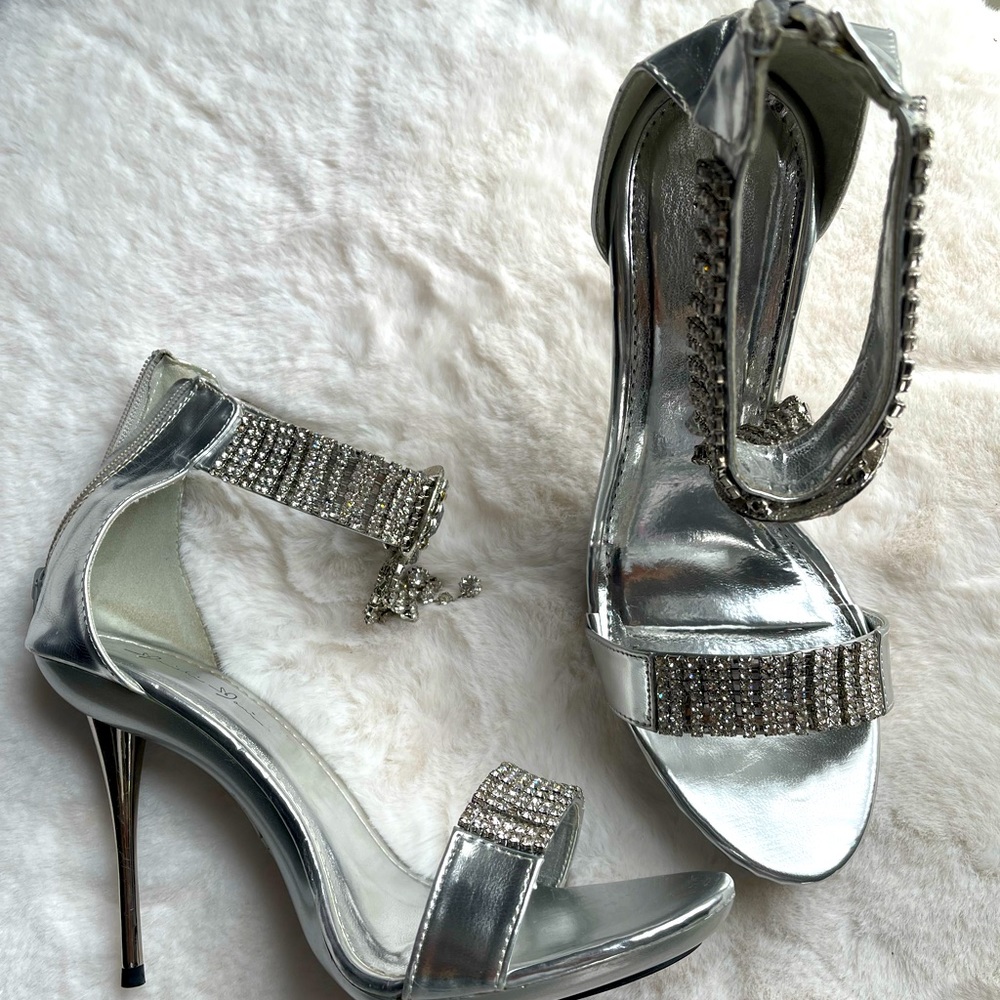 Silver rhinestone cocktail party heels size 10